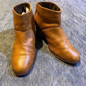 Toms Carpe Diem Booties Size 8.5 Brown